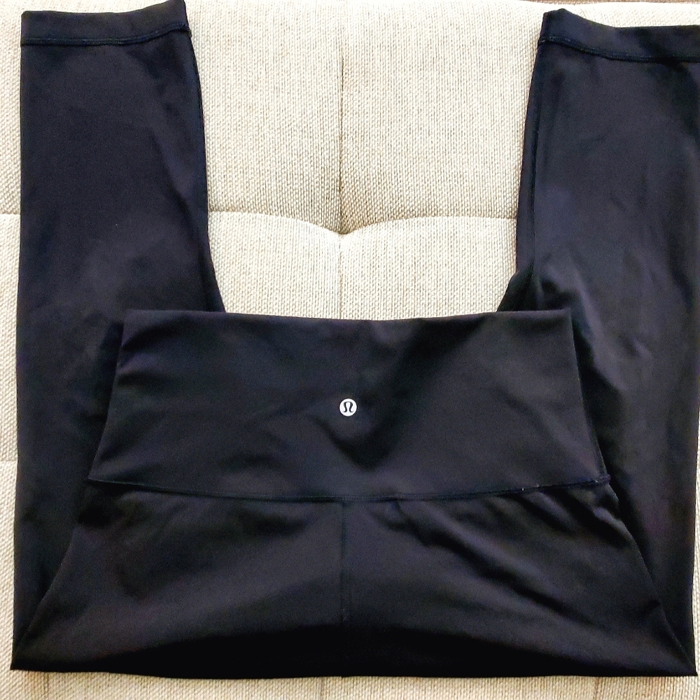 Black Lululemon size 10 Wunderunder crop mid-rise
